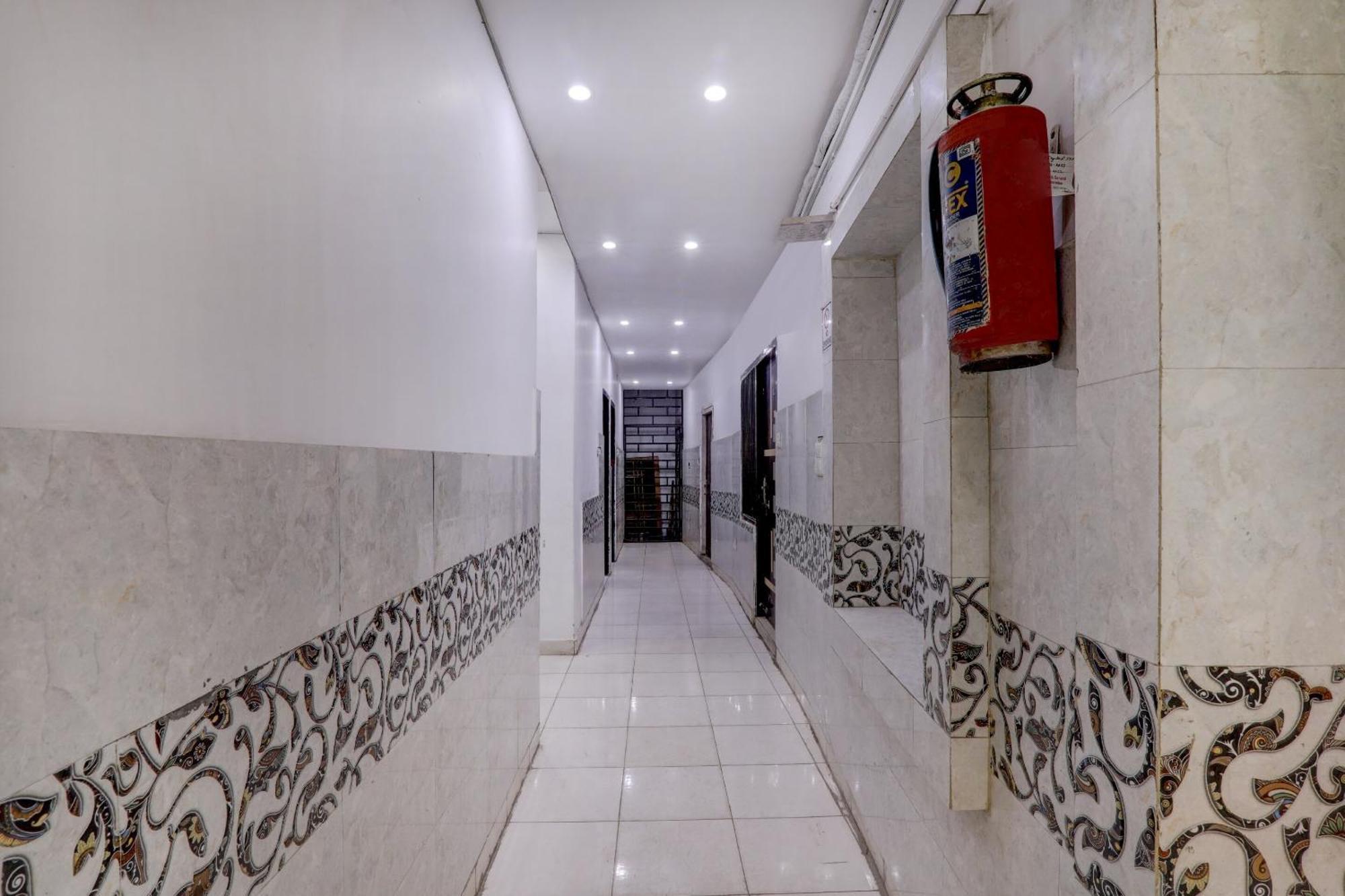 Hotel O Moon Palace Near Sahara Ganj Mall 러크나우 외부 사진