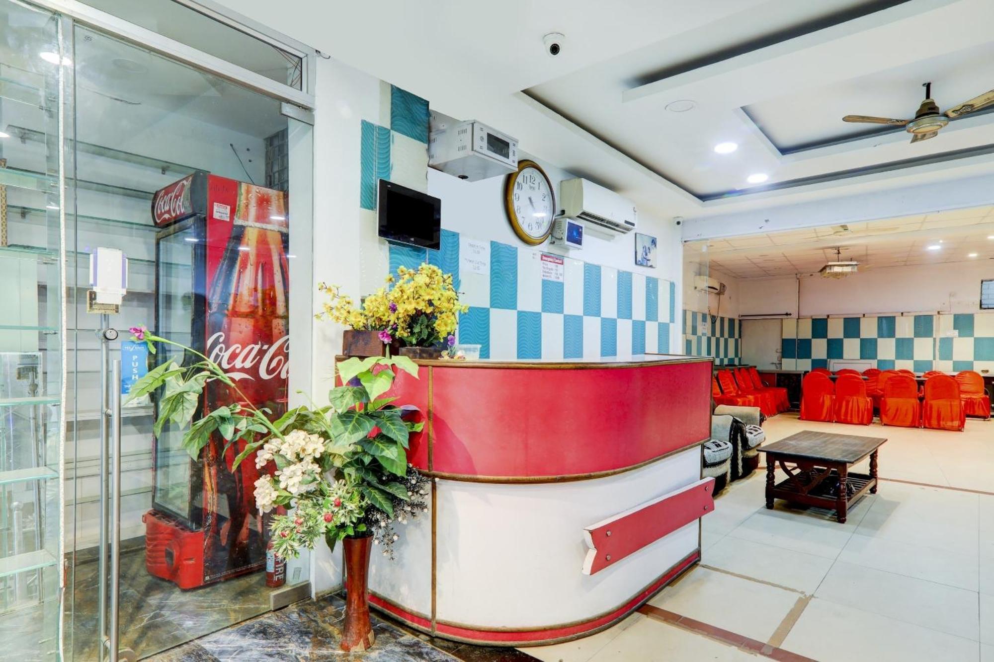 Hotel O Moon Palace Near Sahara Ganj Mall 러크나우 외부 사진