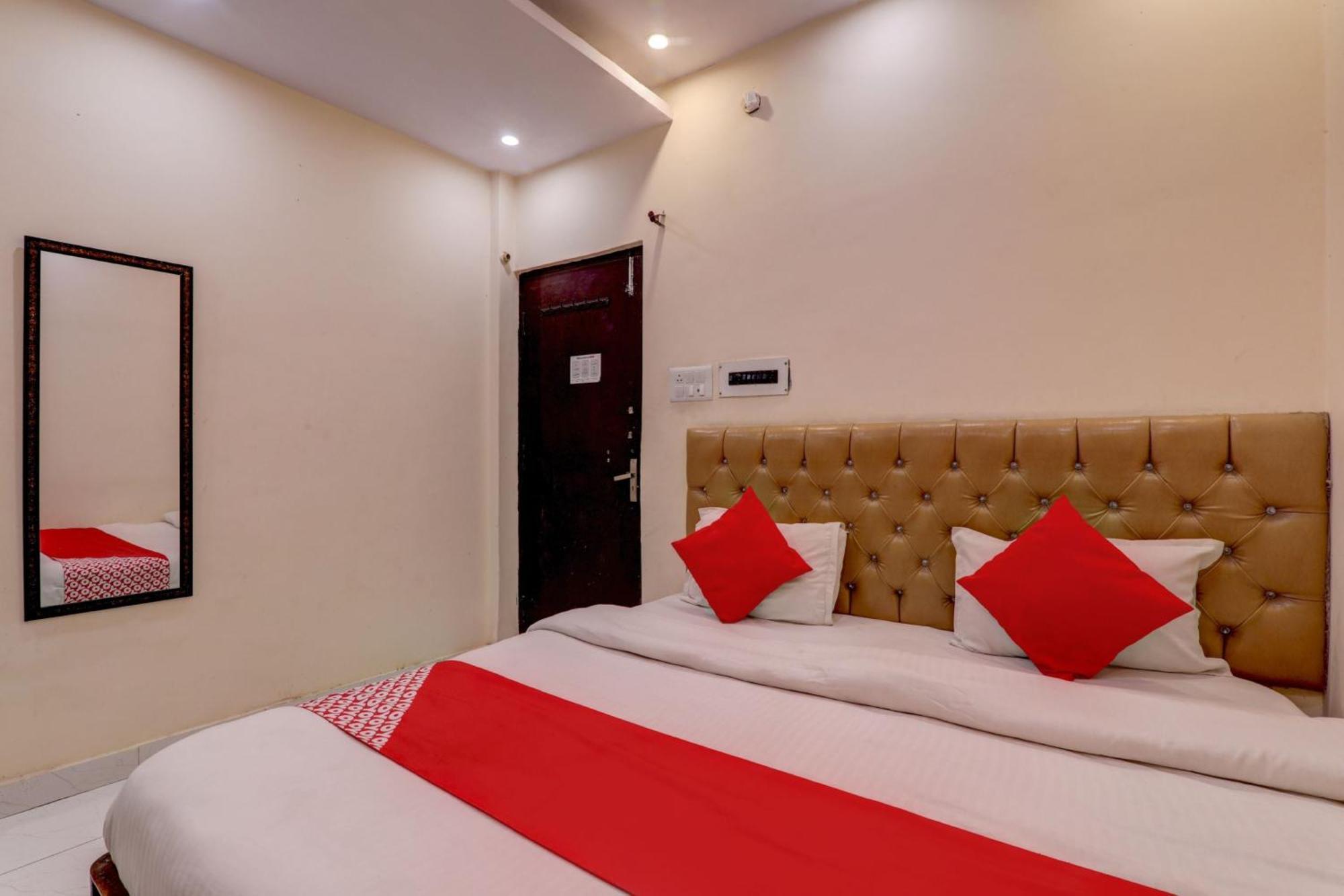 Hotel O Moon Palace Near Sahara Ganj Mall 러크나우 외부 사진