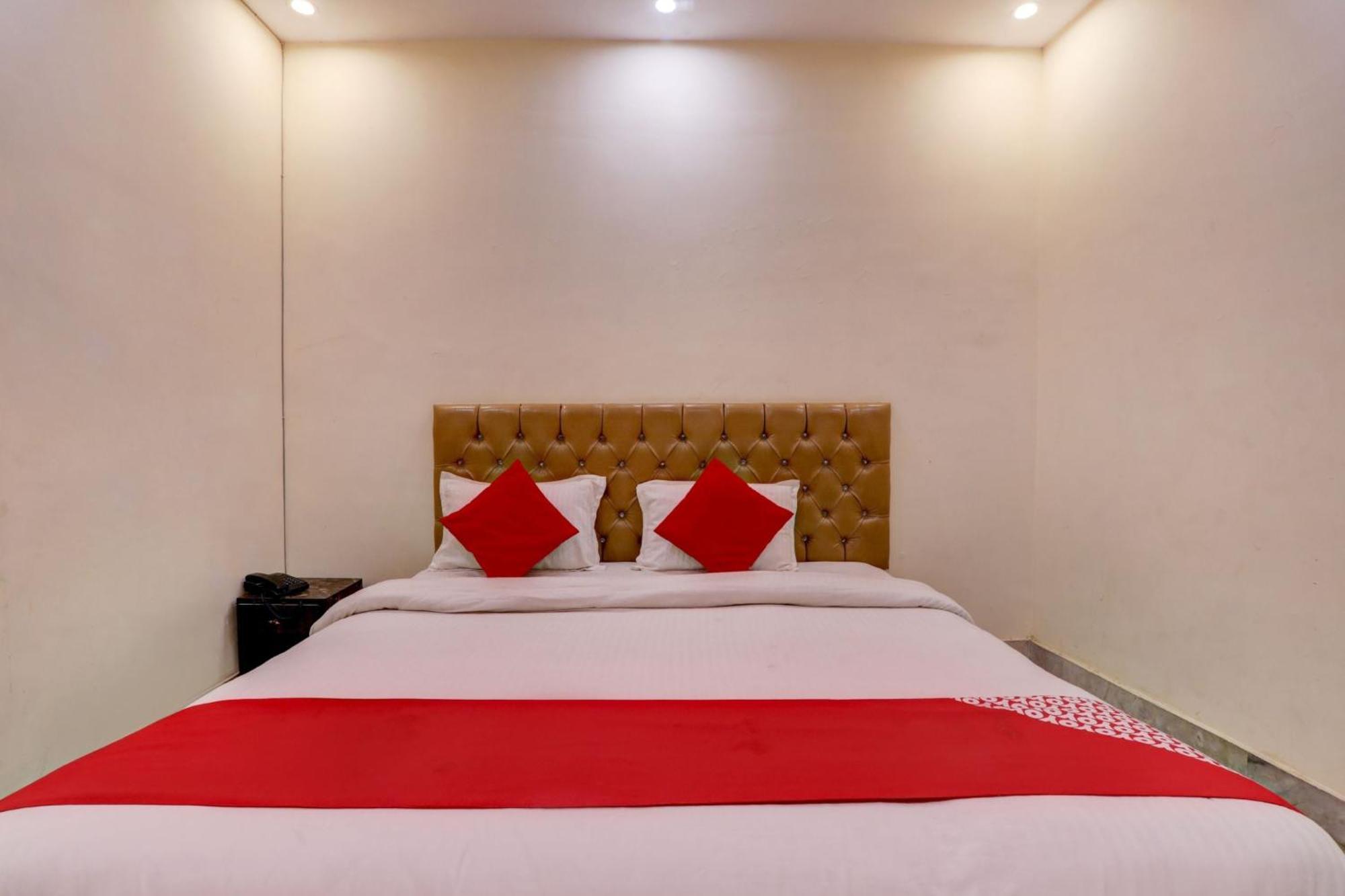 Hotel O Moon Palace Near Sahara Ganj Mall 러크나우 외부 사진